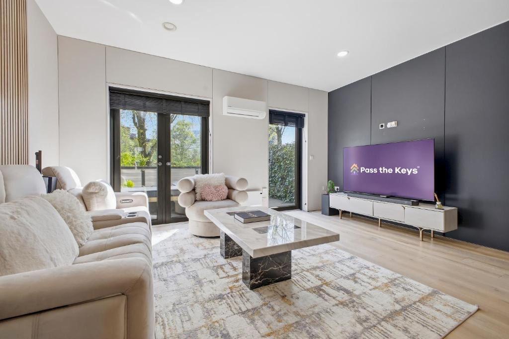 Salford House | Family Home Air Con 2 Free Parking Backyard - Pass the Keys