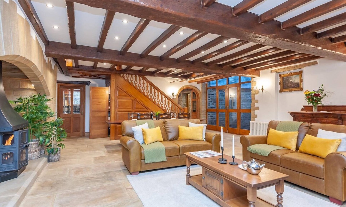Farsley House | Farmhouse Barn - Rustic luxury for families -Leeds - Pass the Keys