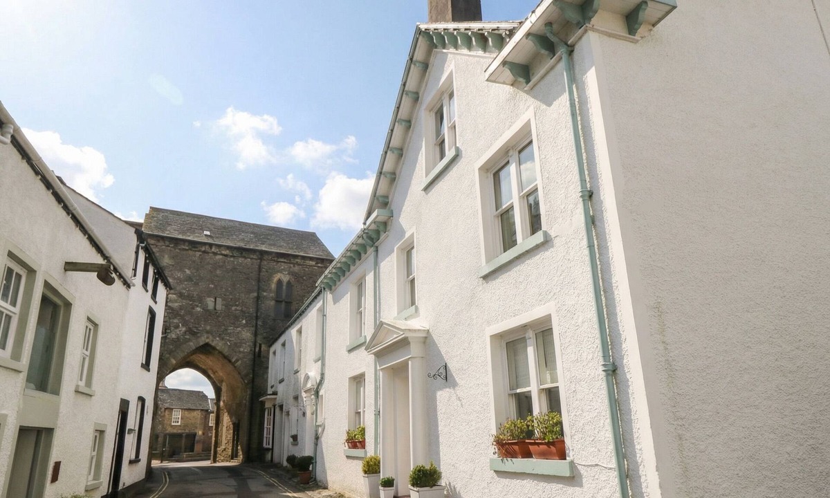 Cartmel Cottage | FLAT 4 TOWER HOUSE, pet friendly in Cartmel