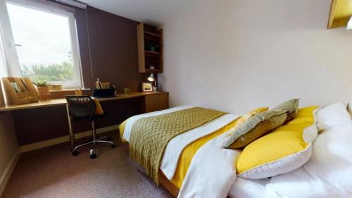 Chapeltown Apartment | For Students Only - iQ Leeds 20 Min to City Centre
