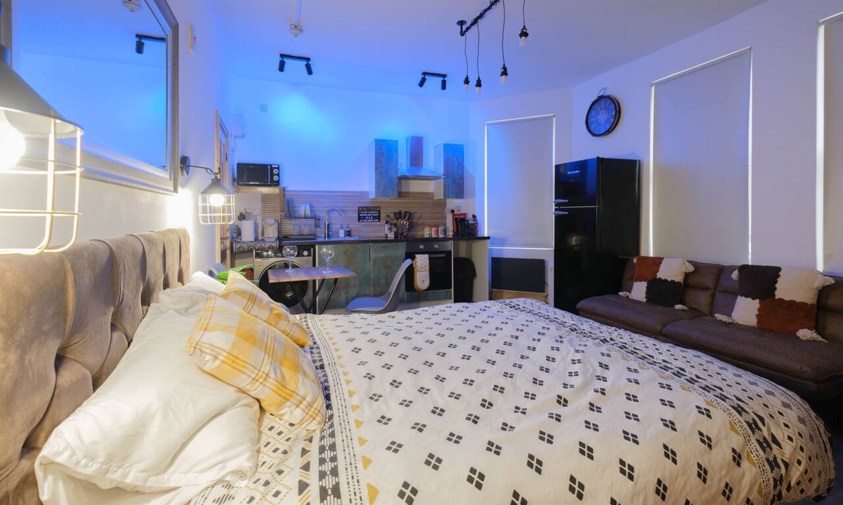 Leeds Apartment | Free Parking-NearBrudenellSocialClub&LeedsCentre