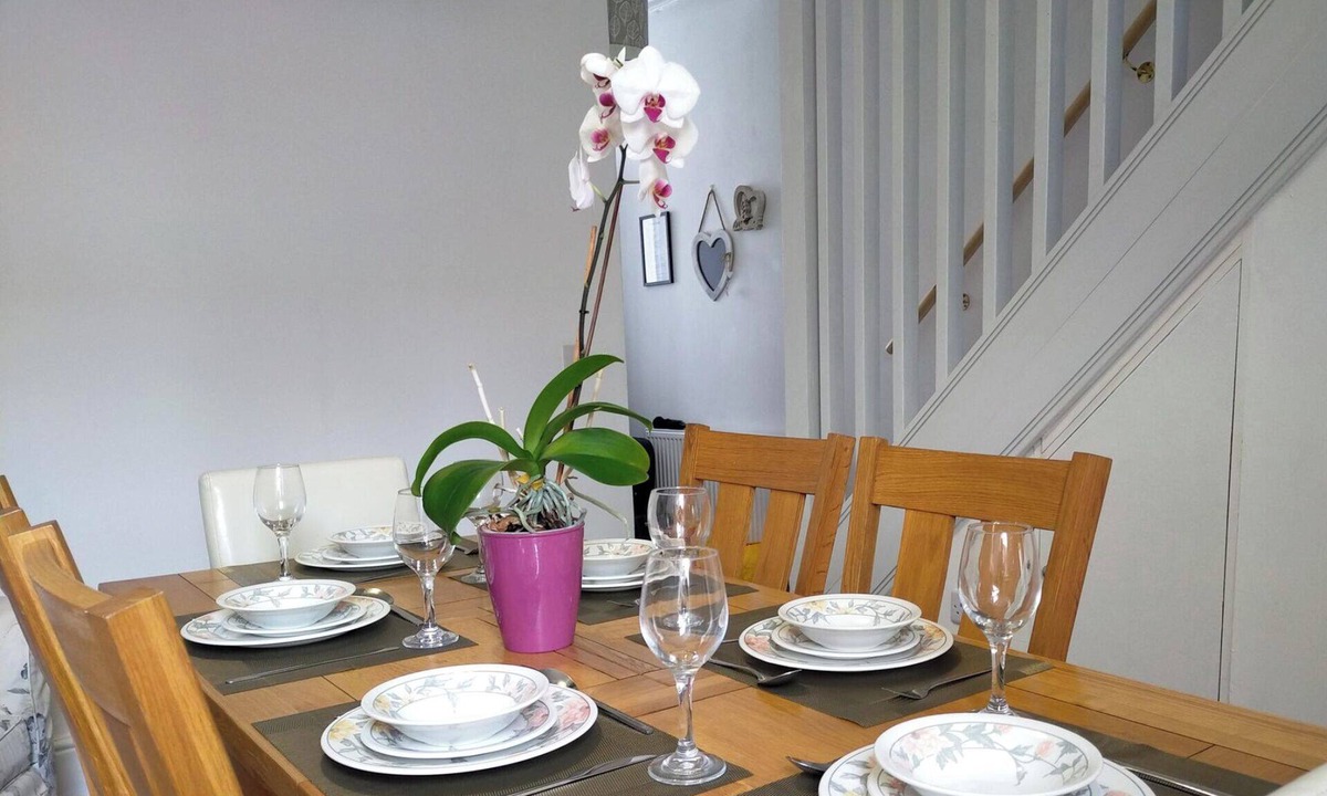 Scotforth House | Free Parking/WiFi, 3 Beds sleep 6 near Uni & Town!