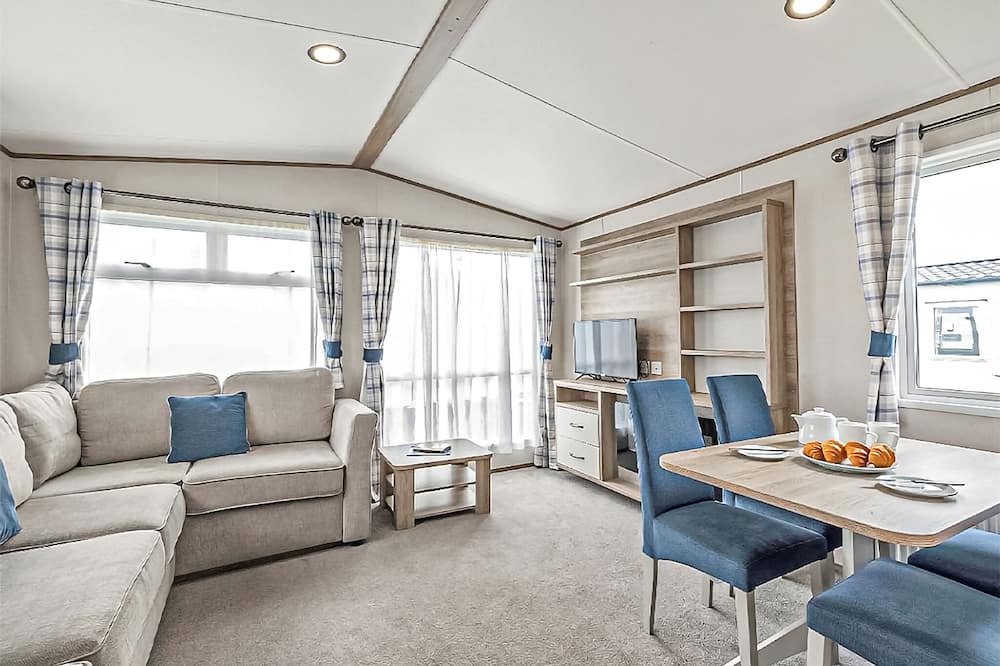 Skegness House | Gold Accessible with parking & decking