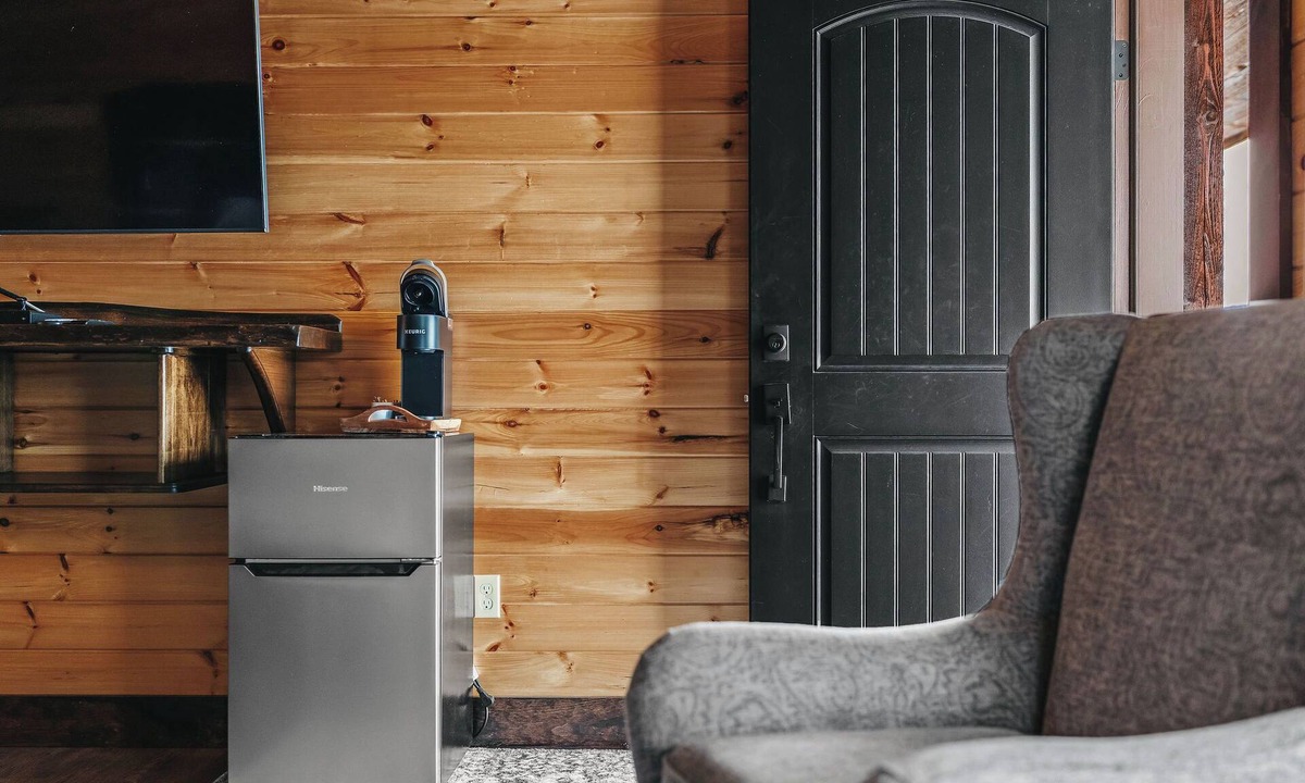 Tully Cabin | Golf, Outdoor Bar, Restaurant - The Oakwood Cabin