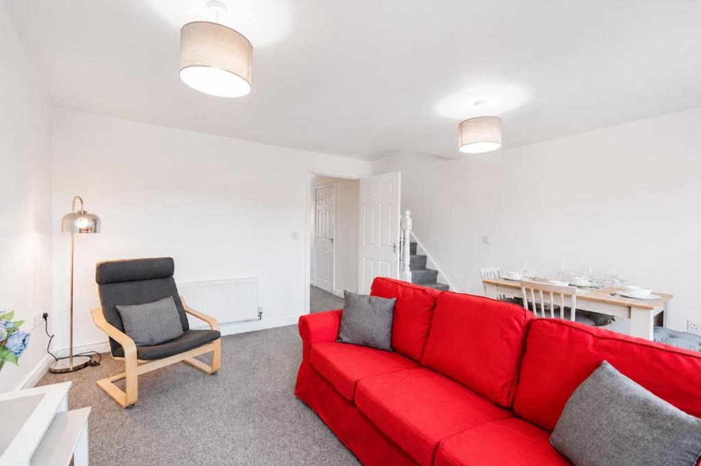 Grantham House | Grantham Stays - Dexter - 3BR, Sleeps 5, Parking & WIFI