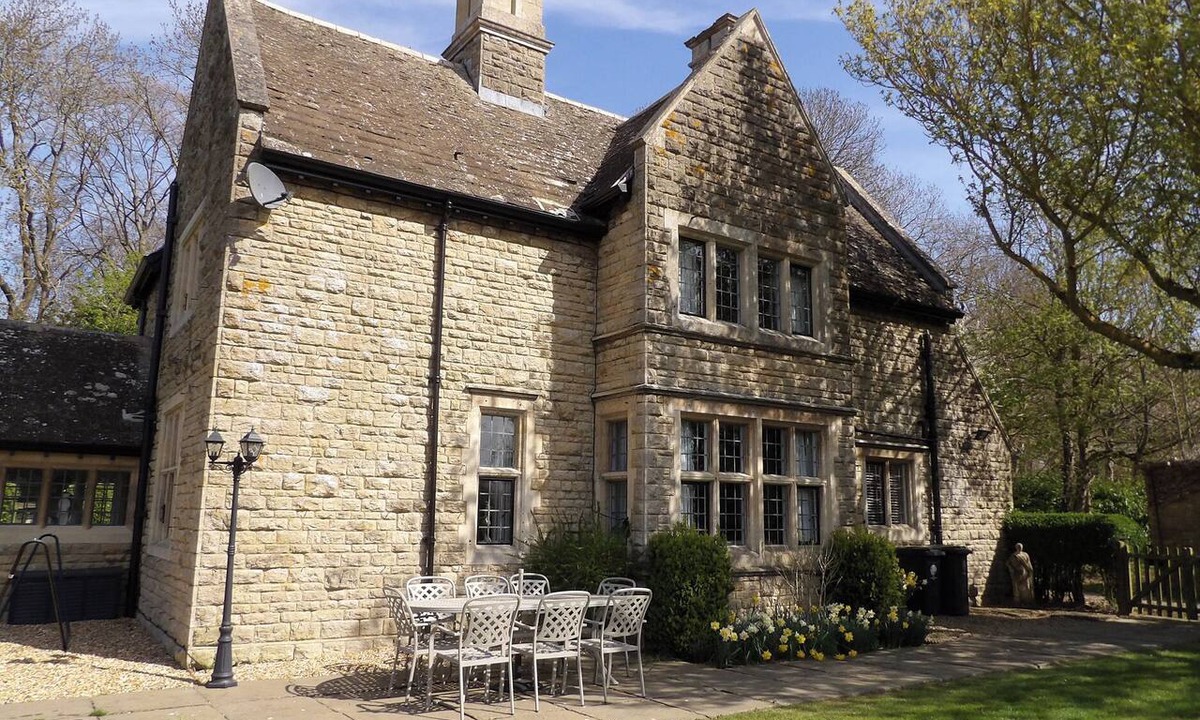 Polebrook Cottage | GREENWOOD MANOR, family friendly, luxury holiday cottage in Oundle