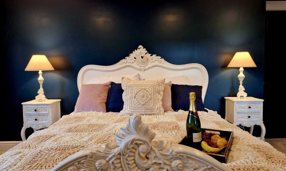 Knott End-on-Sea Apartment | Hamilton-The Alexander suite luxury holiday let's