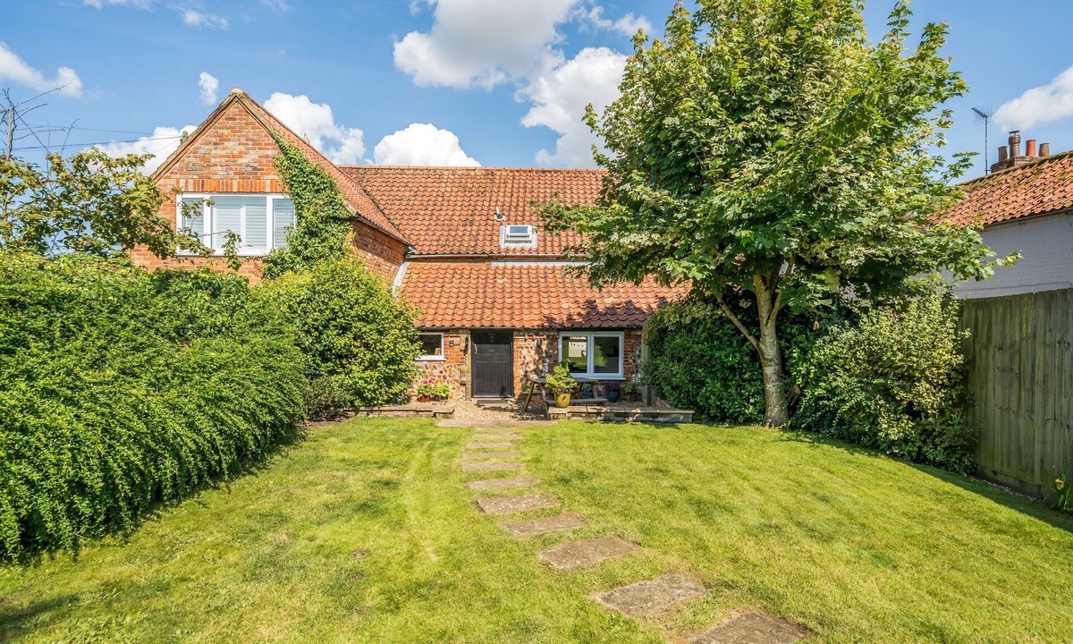 Docking Cottage | Hare Cottage - sleeps 4 guests in 2 bedrooms