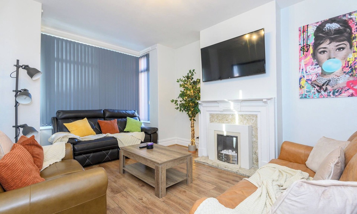 Headingley House | Headingley Hub - 8-Bedroom Home for Large Groups - Pass the Keys