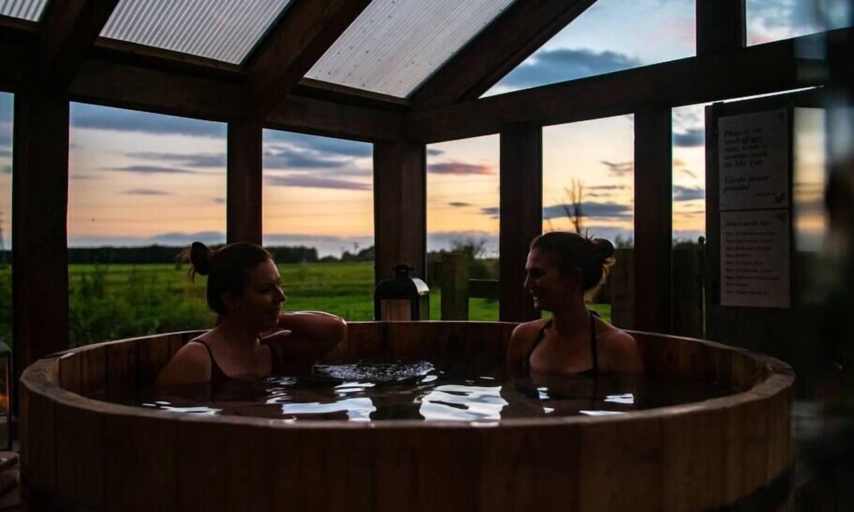 Scunthorpe House | Hen Party House Sleeping 13: Private Spa & Catering