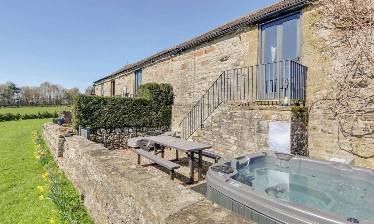 Alport Cottage | Historical property with lovely countryside views from the Jacuzzi.