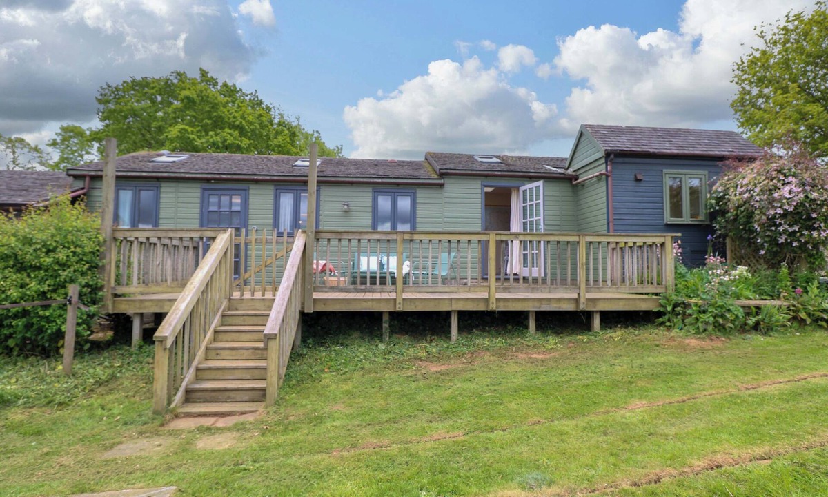 Ringstead Cottage | HOLLYHOCK, pet friendly, country holiday cottage in Houghton