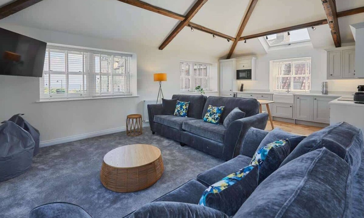 West Cliff House | Host & Stay | 1 The Mount