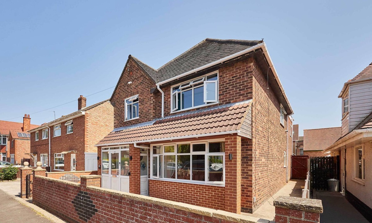 Skegness House | Host & Stay | Roseberry Avenue