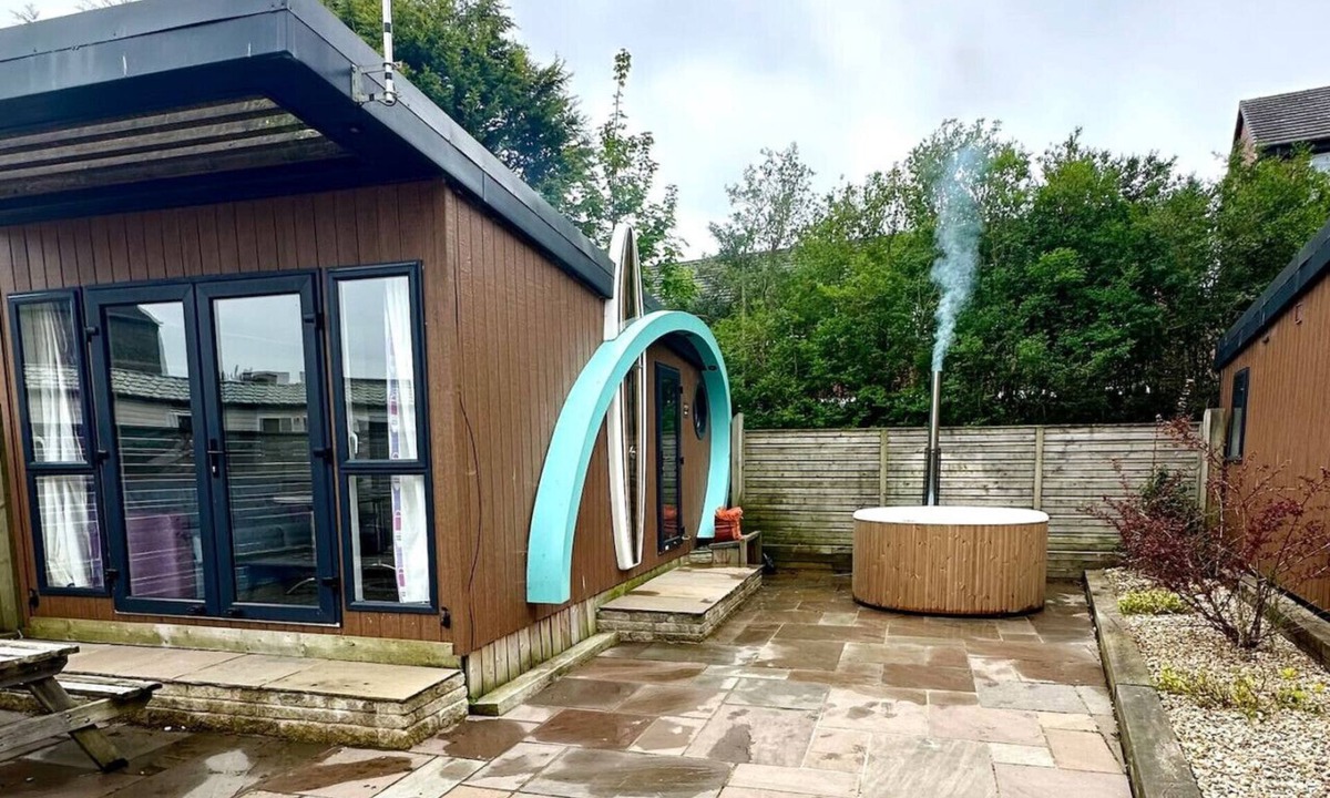 Knott End-on-Sea House | Hot Tub Caravan 3 - 2bed family camping/bbq