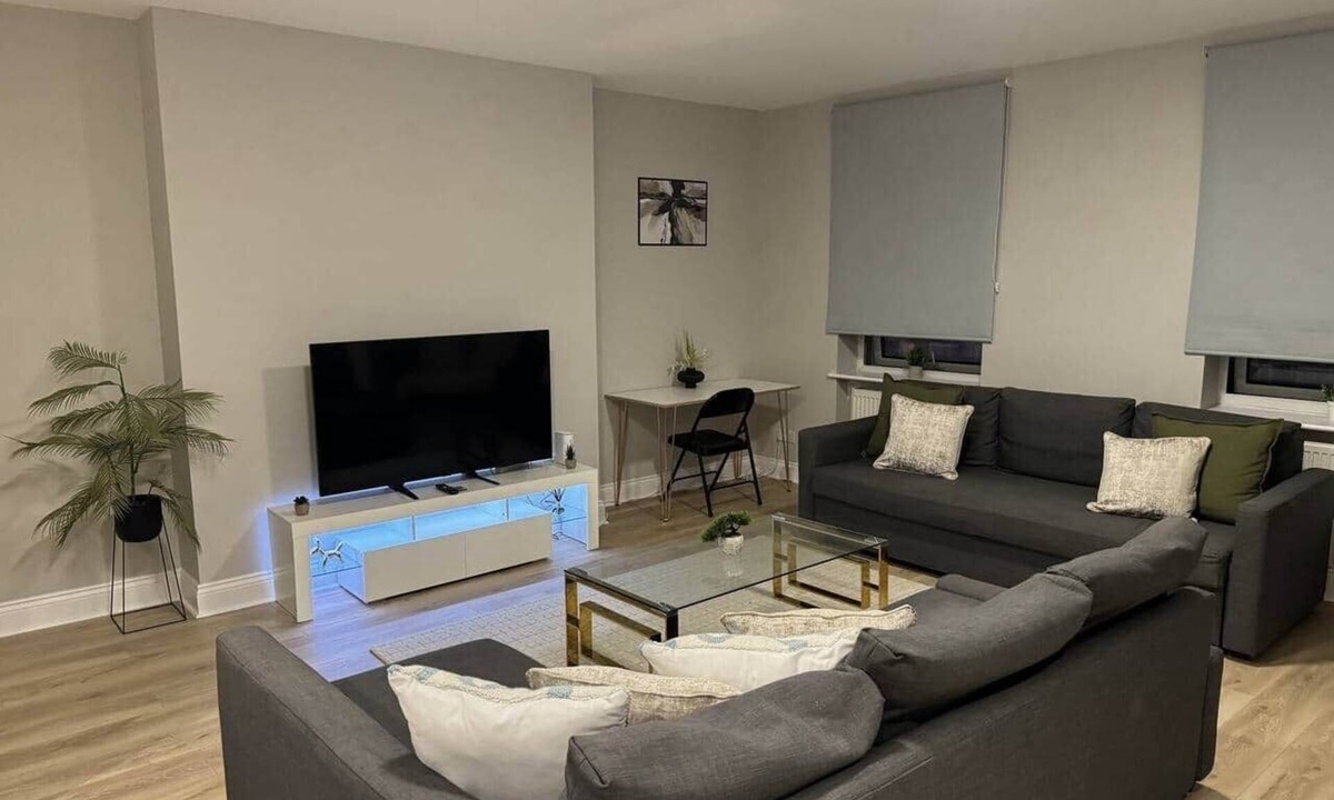 Brondesbury Apartment | Huge Modern 3 Bed Flat Central For Sightseeing