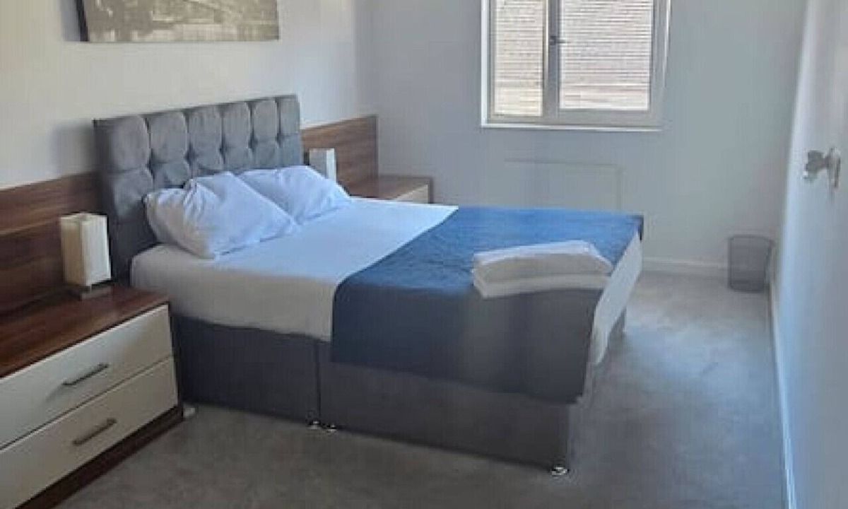 Hull Old Town Apartment | Hullidays》The Sawmill Suite