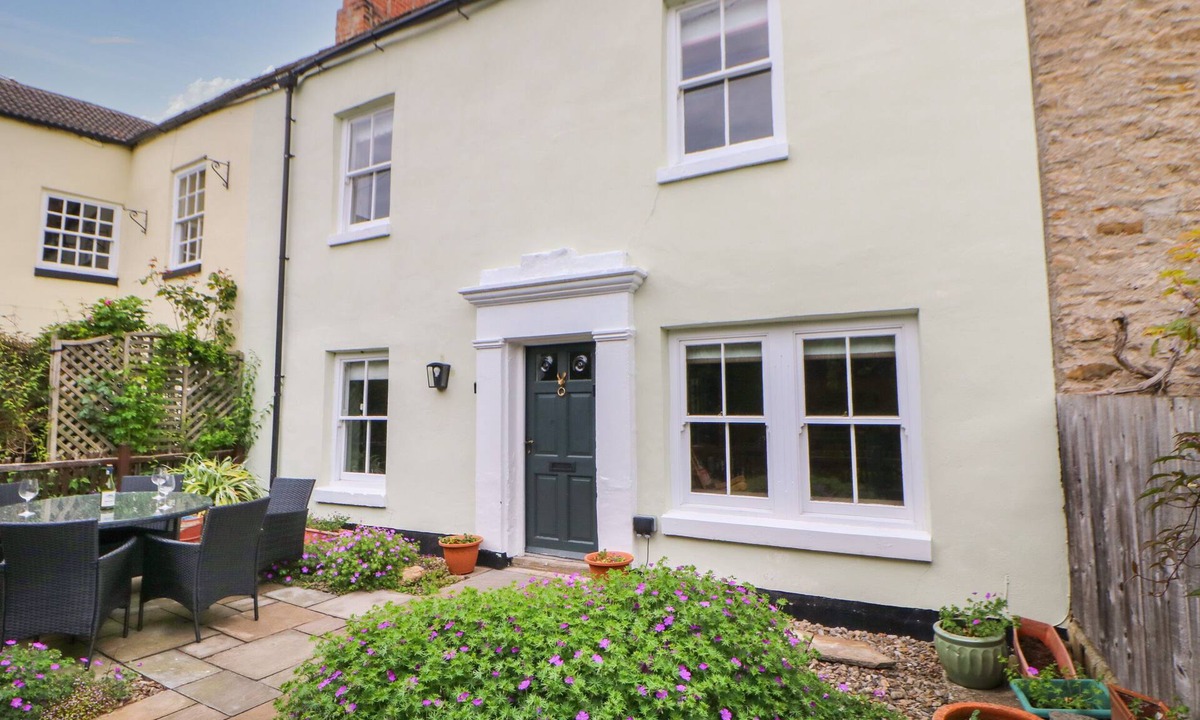 Richmond Cottage | HUTCHINSON HOUSE, pet friendly, character holiday cottage in Richmond
