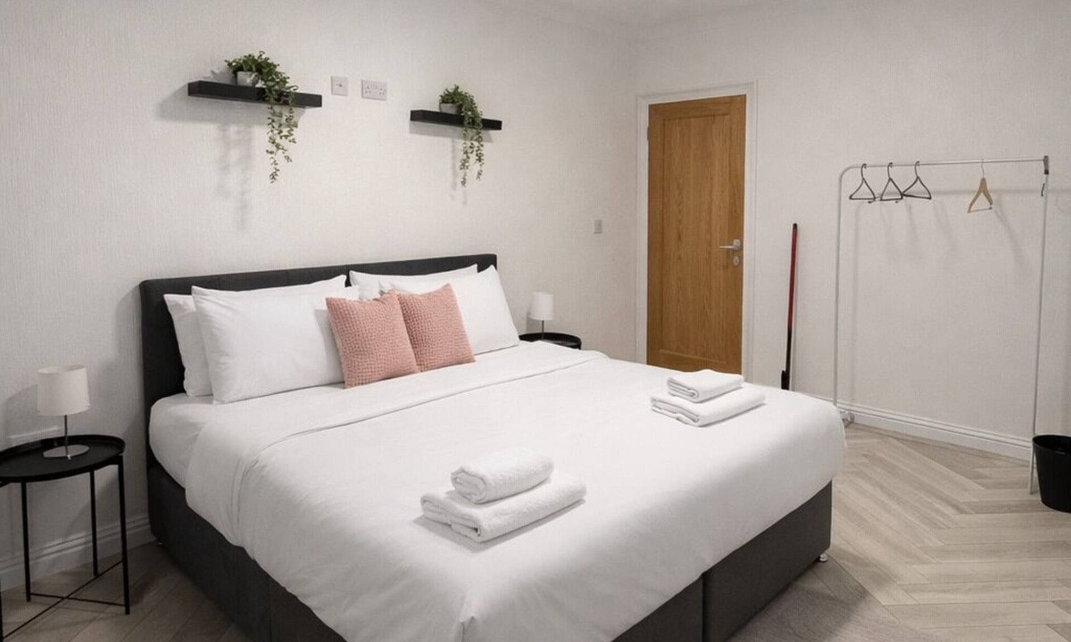 Walmersley Apartment | Ideal 2-Bed Apartment for Long Stays in Bury