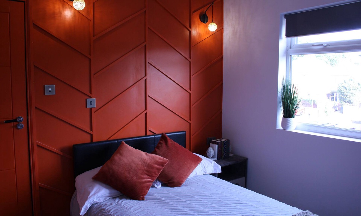 Peterborough Apartment | Ideal Work Stay Studio 3 - Ensuite, Kitchenette & Communal Area