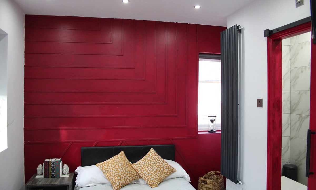 Peterborough Apartment | Ideal Work Stay Studio 5 - Ensuite, Kitchenette & Communal Area