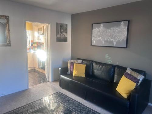 Ipswich Villa | Ipswich-Daffodil Place-4Bed-SelfCatering-Guests & Contractors Welcome -Parking-Wifi