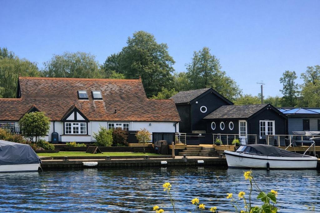 Henley House | Island Cottage in Henley-on-Thames