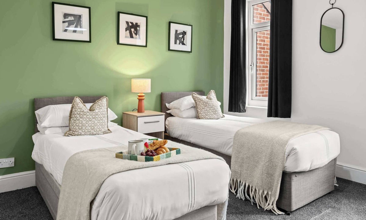 Cheadle Apartment | Jacuzzi | Flat |Airport |Alexandra | Christie Hosp