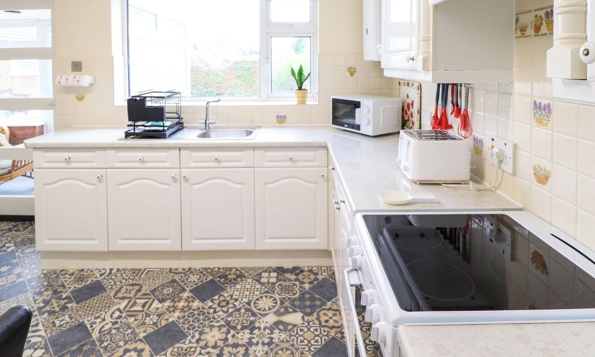 Alford House | JORAY BUNGALOW, family friendly, character holiday cottage in Alford