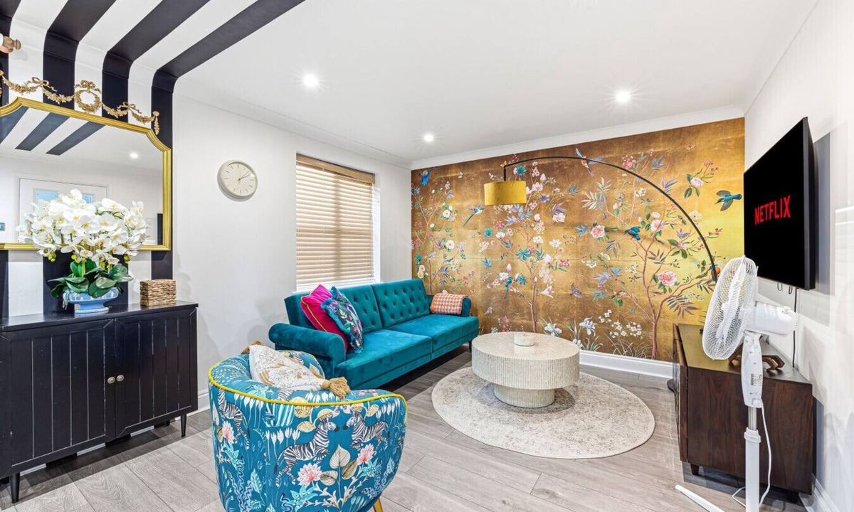 Milton Keynes House | Keaton House Detached Driveway Parking Spacious Garden Fast WiFi Yoko Property