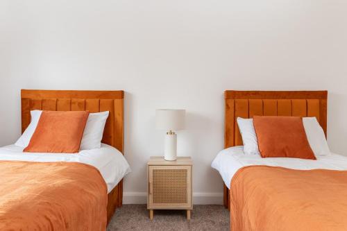 Chapeltown House | King of North Leeds - LS17 - Private Parking - Sleeps 10