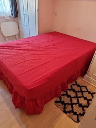 Luton Apartment | Kings Room