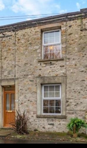 Ingleton House | Labernum Cottage, Ingleton Village, Yorkshire Dales National Park, Famous Three Peaks, Near The Lake District, Pets Are Welcome, Direct Parking in front of the Cottage & Guest Parking