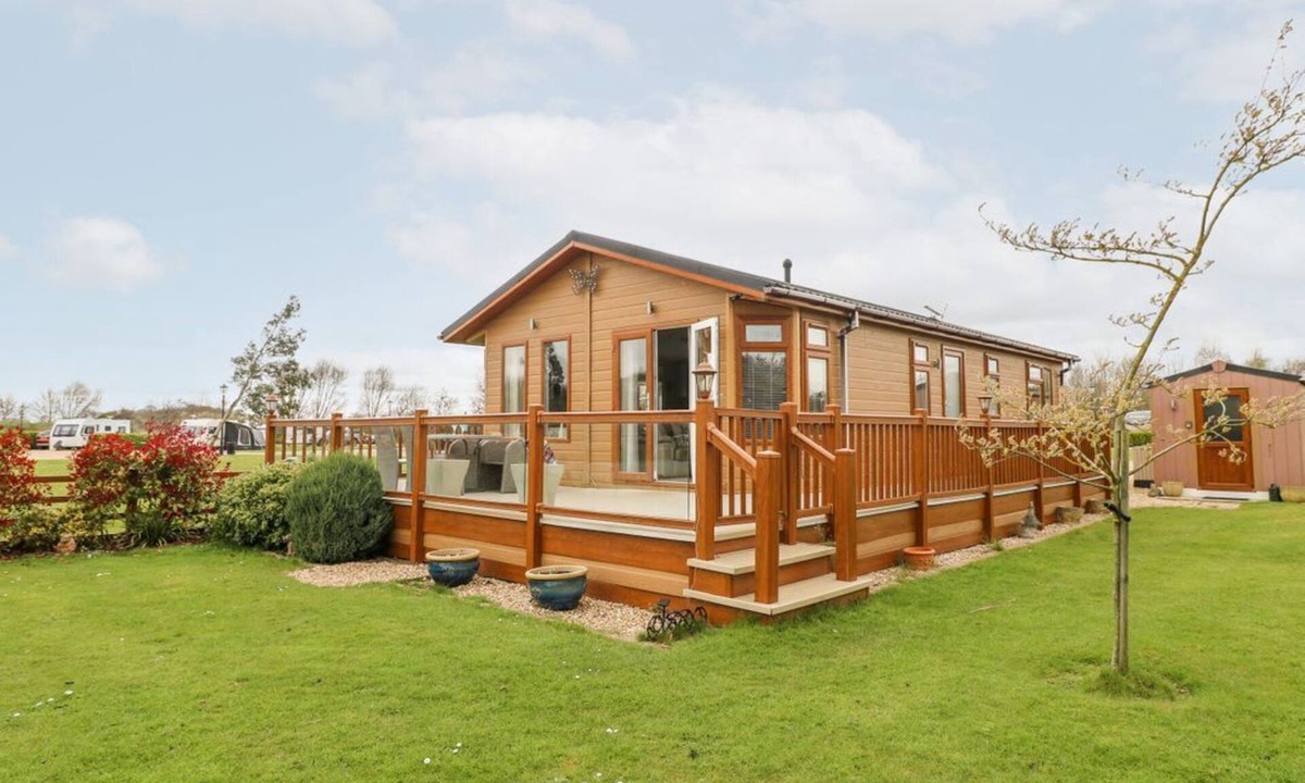 Grantham Cabin | Lake View Lodge at 10 Cliff Lane