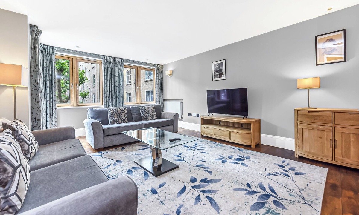St. Pancras Apartment | Large family apartment with private terrace