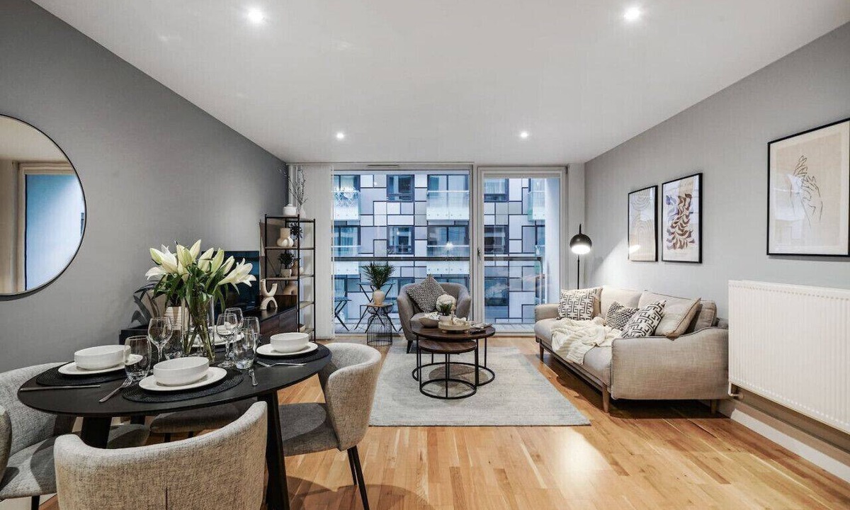Canary Wharf Apartment | Large Spacious 1 bedroom minutes from Canary Wharf