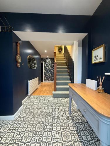Morley House | Large stylish home with Games room 5 bedroom sleeps 11 free WiFi and parking