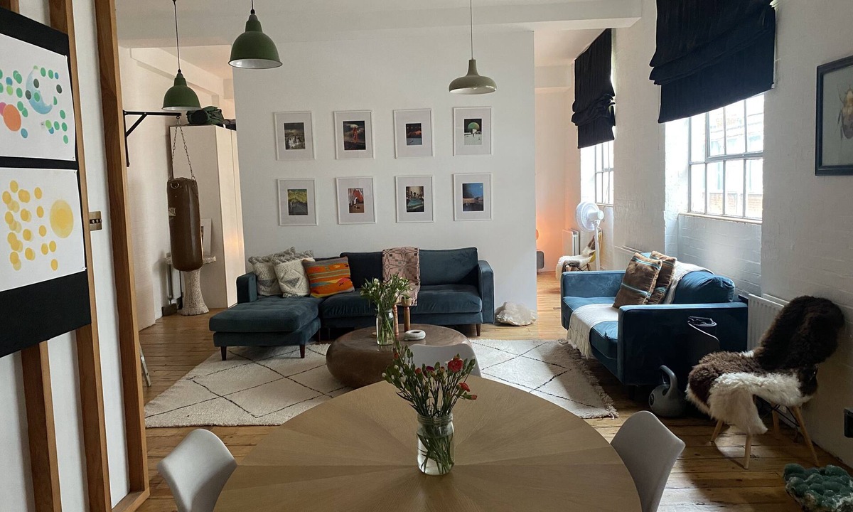 Addison Apartment | Large Trendy Apartment