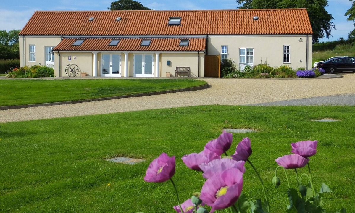 Horncastle Apartment | Laura's Loft - Private, romantic self-catering apartment with views for couples