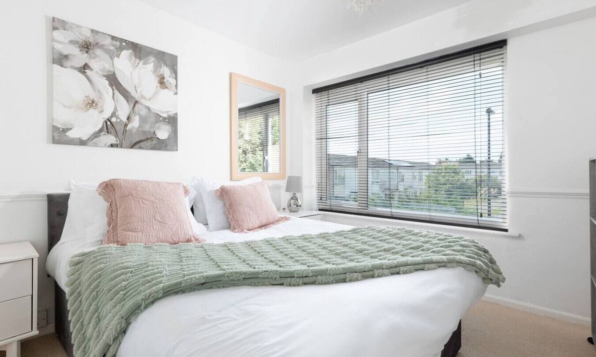 Southampton House | Leaside House - Good access links across Southampton & New Forest