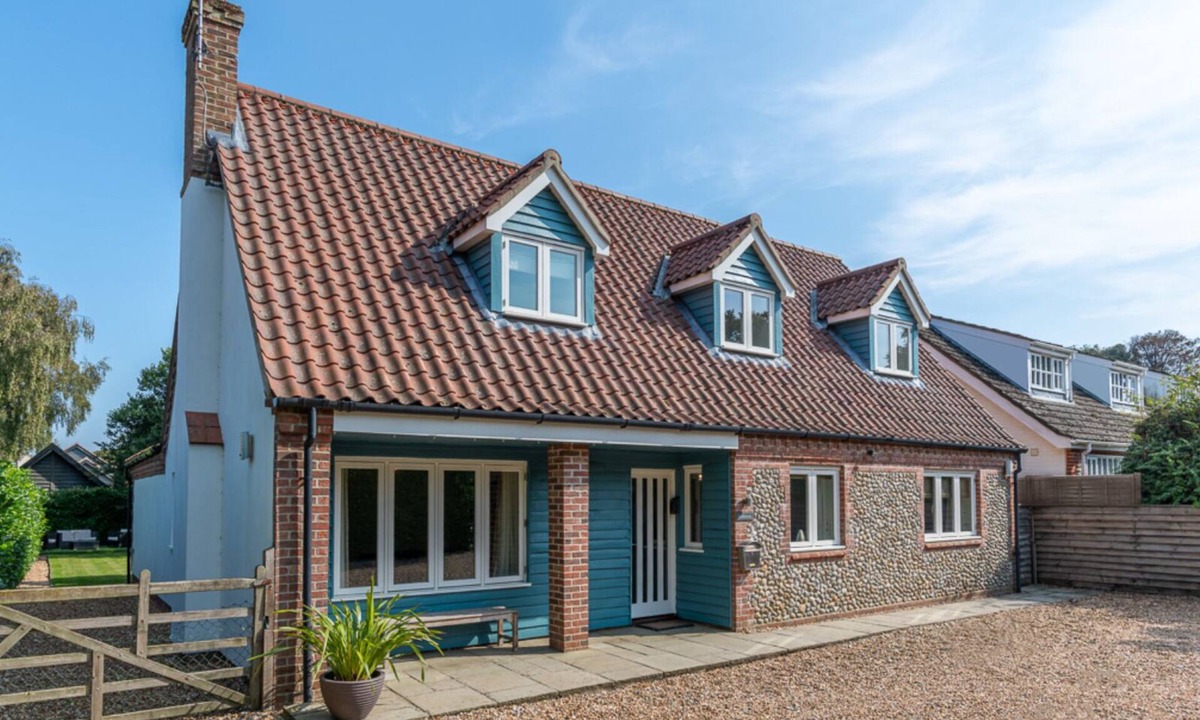 Titchwell House | Linksway is situated on the prestigious beach road in Brancaster