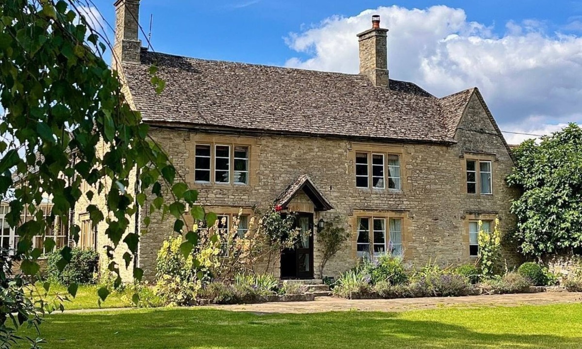 South Leigh Other | Listed Farmhouse on the edge of the Cotswolds