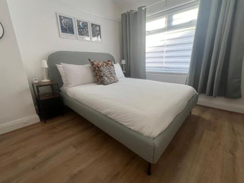 Liverpool House | Liverpool Daffodil House - 3 Bed - Close to Sefton Park & Lark Lane