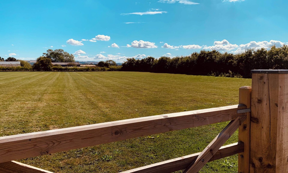 Skirpenbeck Apartment | Lola Cottage - Luxury Studio Accommodation - 5 People - 1.5 miles from Amenities