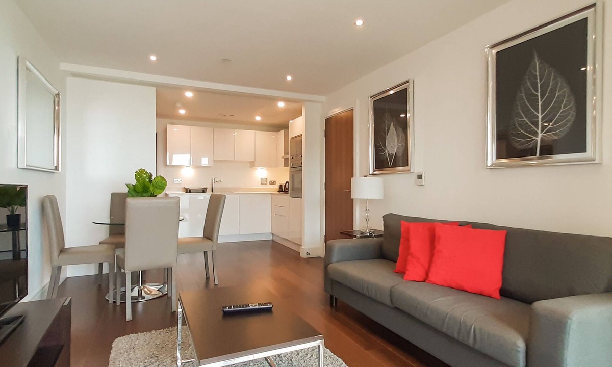 Canary Wharf Apartment | Lovely 2-Bed/2-Bath Apartment in Lincoln Plaza
