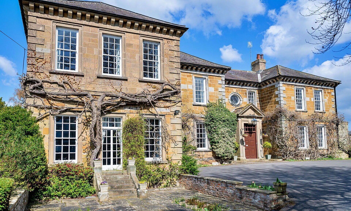 Thirsk Apartment | Lovely apartment for 4 people with pool, WIFI, hot tub and terrace