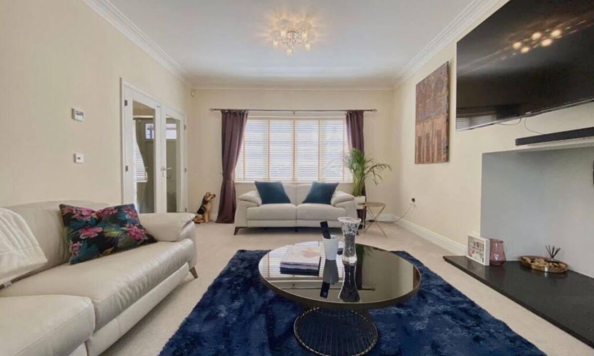 Peterborough House | Lux 6 Bed Peterborough Serviced Accommodation | Solari Living