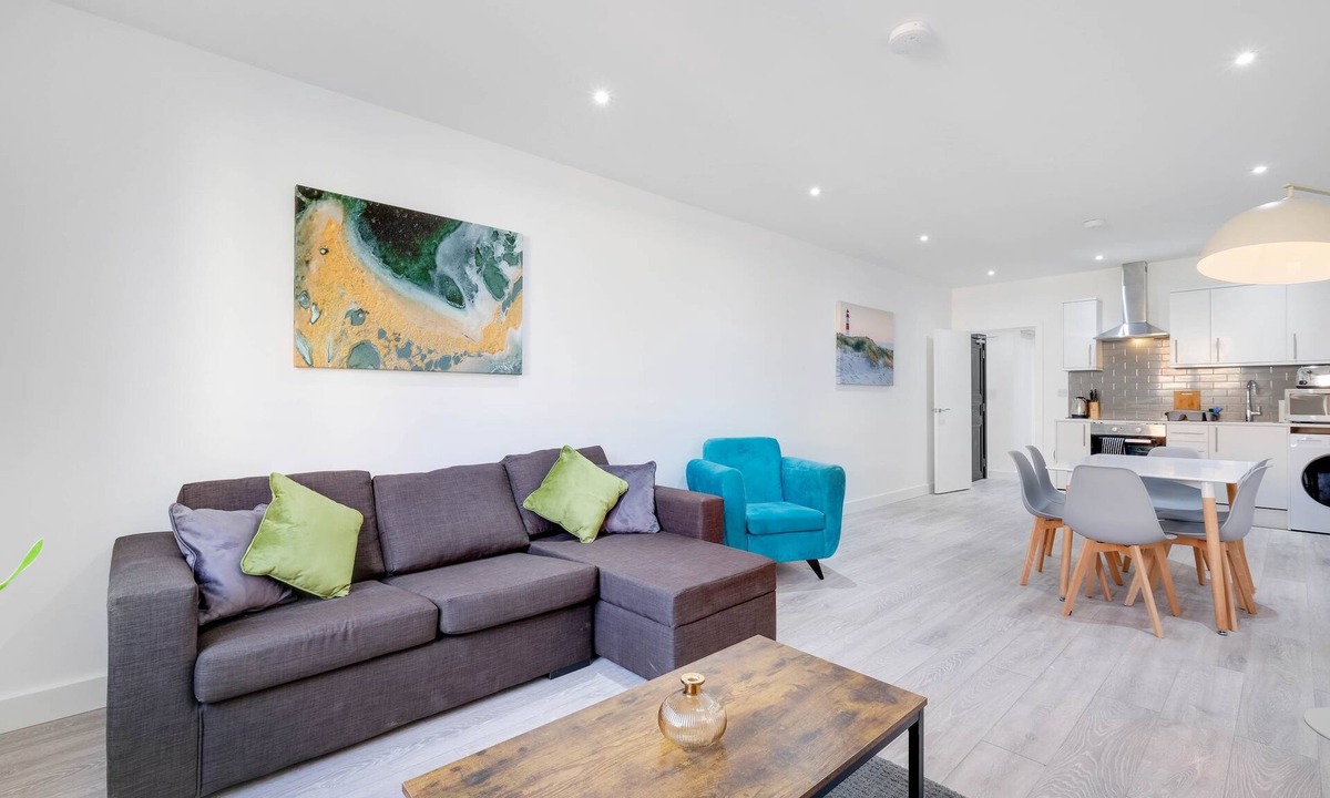 Corby Apartment | Luxurious 1 Bed Serviced Apt. 03 with Wi-Fi