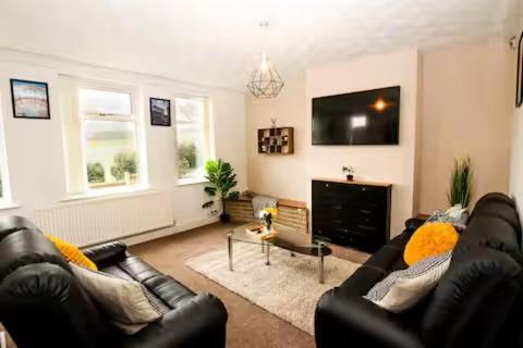 Sheffield House | Luxurious 3-Bedroom Home with Free Parking Sheffield