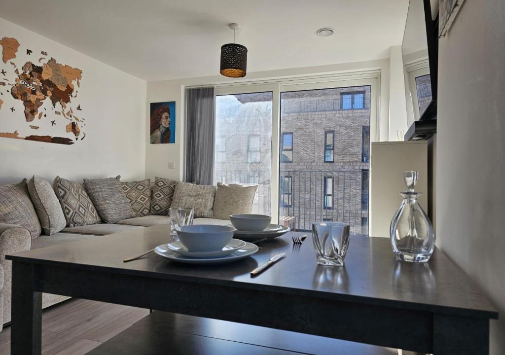 Milton Keynes Apartment | Luxury 1-Bed Apartment with balcony & Free parking
